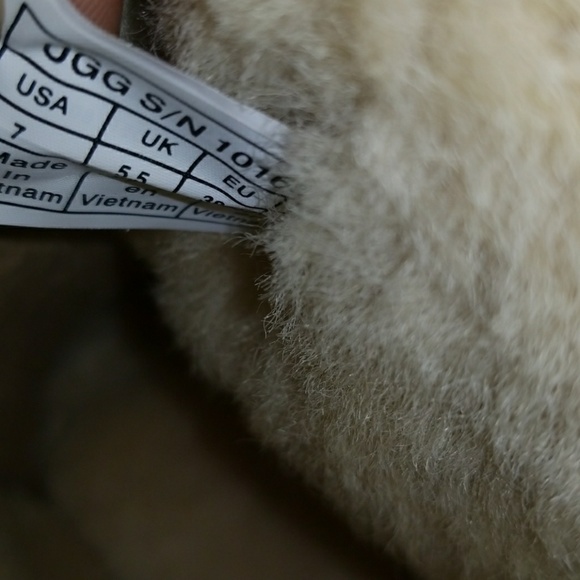 Uggs - Picture 6 of 8